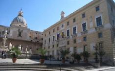 Infiltrazioni d'acqua e progetti che mancano, chiesta la terza proroga: il caos dei lavori a Palazzo delle Aquile