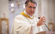 Critiche dei commercianti su cresime e comunioni, l'arcivescovo tira dritto: "La fede viene prima del profitto"