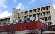 Follia al pronto soccorso dell'ospedale Civico di Palermo: paziente devasta il triage e aggredisce un infermiere