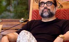 Chi &egrave; Shanti Mark Ravikiran Koppikar, il santone che promuove la vita nella natura ma vive nel lusso