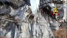 In un video i resti dell'elicottero caduto in Valtellina