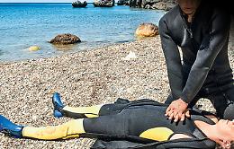 Divieto di respirazione "bocca a bocca" in caso di annegamento? È polemica