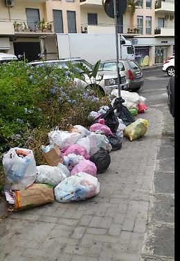 Catania: discarica a cielo aperto in città