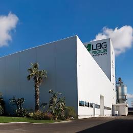 Ragusa, incendio nella fabbrica che produce farina di carrube