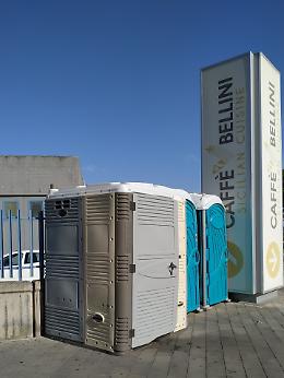 Catania: servizi igienici in pessime condizioni all'aeroporto