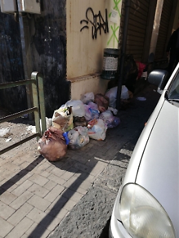 Catania: fermata Amt di via Ingegnere usata come discarica