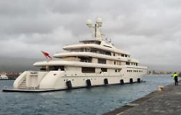 Riposto, il super yatch di lusso Romea fa sognare anche “fuori stagione”