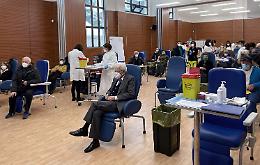 Vaccini: Mattarella si mette in fila come tutti i cittadini e riceve la prima dose