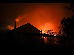 Fiamme nel Messinese, evacuate venti famiglie minacciate dal fuoco