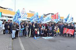 Gdo, posti di lavoro Coop a rischio: protesta al "Katan&egrave;" di Gravina