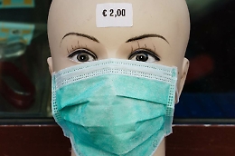 Le mascherine? Un'&laquo;arma&raquo; per la fase 2: ma in Sicilia sono introvabili