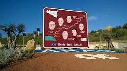 Strada degli Scrittori: contromano investe un'auto e fugge