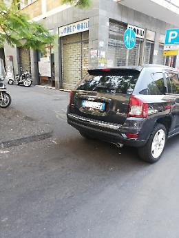 Catania: "Alla faccia dei disabili e della pista ciclabile"