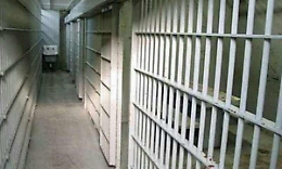 Nel carcere di Augusta detenuto aveva 12 telefonini e 3 ovuli di droga