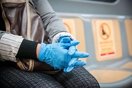 Coronavirus, l'Oms: &laquo;No ai guanti, nemmeno al supermercato&raquo;