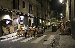 Catania, in declino i Caffè concerto: il centro si svuota, "movida" addio...
