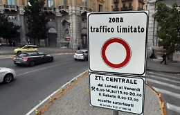 Dimentica di rinnovare il pass Ztl e gli fanno 129 multe: la Prefettura le annulla