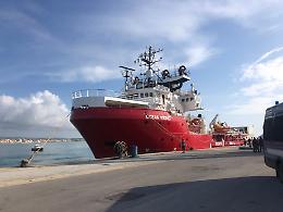 Dopo 12 giorni in mare Ocean Viking ha attraccato a Pozzallo