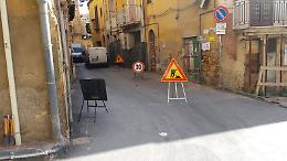 Agrigento, lavori in corso, raccolta della carta a rilento