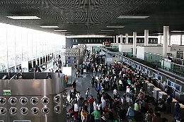Riecco la cenere dell'Etna, calvario infinito per l'aeroporto di Catania