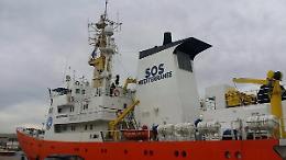 Finisce l'odissea dell'Aquarius, la nave attraccherà a Valencia