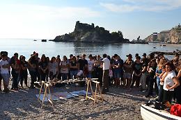 Cento studenti di Giarre realizzano l'orto di mare all'Isola Bella