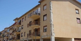 A Ribera famiglie in attesa di alloggio bruciano tessere elettorali