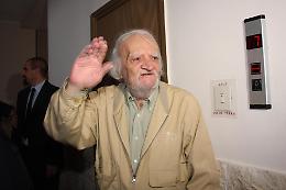 La perquisizione a casa Contrada. Il pg: &laquo;Nasconde documenti&raquo;. &laquo;Non &egrave; vero, &egrave; una persecuzione&raquo;