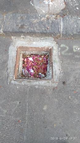 Catania, pozzetti della luce da sei mesi senza copertura