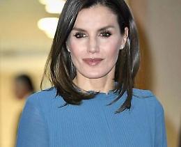 Letizia di Spagna regina del low cost incanta con abito di Zara