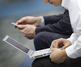 Black out Facebook, Instagram e WhatsApp e si cade nella social-solitudine