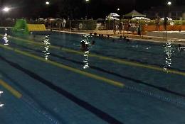 Siracusa, entrano nella piscina comunale di notte e fanno festa: denunciati