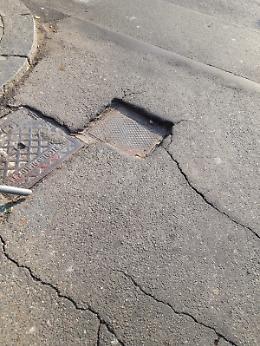 Trecastagni  (CT): strade pericolose.