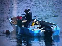 Augusta, pescano ricci di frodo
Scoperti, li gettano in mare