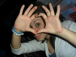 Lauretta, la donna-bambina ancora innamorata dell’amore