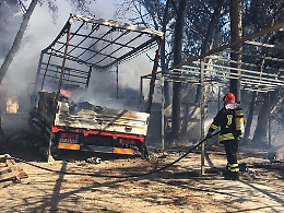 Incendio minaccia abitazioni a Sciacca: appartamenti vengono evacuati