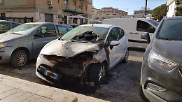 Auto bruciata a giornalista siracusano, intimidazione per inchieste su mafia?