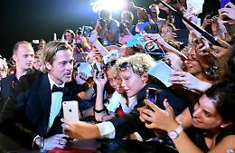 Delirio per Brad Pitt sul red carpet a Venezia
