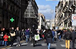 Catania, i medici: «Troppa gente in giro, così la terza ondata è sicura»