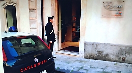 Sortino, sfondano vetrina e rubano abbigliamento, arrestato un catanese