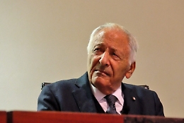 Mo&shy;gol rac&shy;con&shy;ta &ldquo;La Ca&shy;pi&shy;ne&shy;ra&rdquo;: &laquo;Lin&shy;guag&shy;gio di oggi, sen&shy;ti&shy;men&shy;ti di sem&shy;pre&raquo;