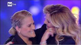 Cuccarini-Parisi, più nemiche che amiche: è scontro a colpi di tweet