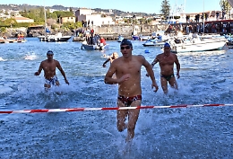 Catania, la "San Silvestro a mare" è una festa con oltre cento concorrenti