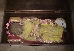 Il giallo della bimba nel baule ritrovata a Palermo: non &egrave; una mummia