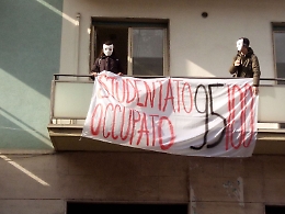 Affitti a studenti troppo cari: occupato a Catania ex Hotel Costa