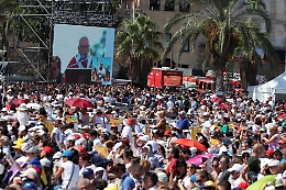 Il Papa: «Applaudiamo i siciliani, il Signore benedica quella terra!»