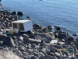 Torre Archirafi: rifiuti vicino al porticciolo