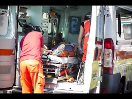 Schianto in curva nell'Acese: perde la vita una donna di 80 anni