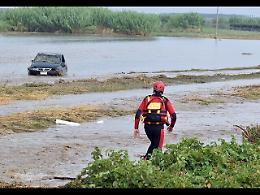 Giampilieri, cerca di recuperare auto finita nel torrente ma resta bloccato