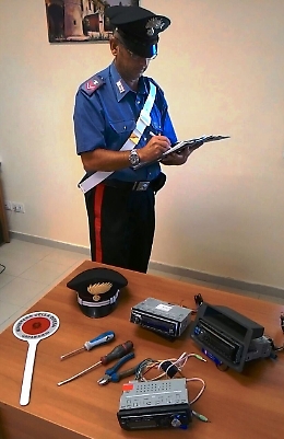 Calatabiano: denunciati due uomini per possesso di oggetti atto allo scasso e ricettazione.